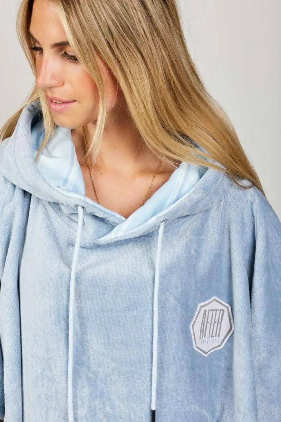After Essentials Poncho High-End Bleached Blue